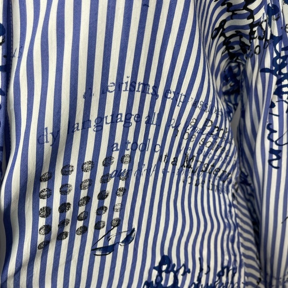 Chico’s High low button up blue white striped script writing top women’s size M - Picture 8 of 15